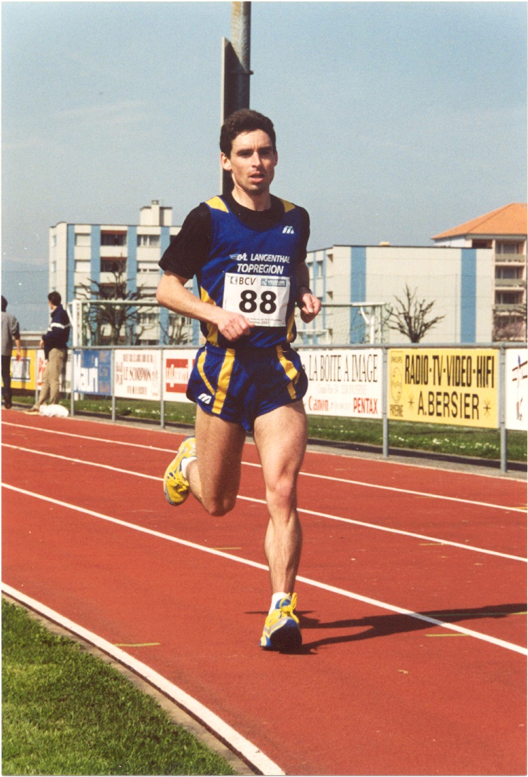Zieleinlauf Halbmarathon-SM Payerne vom 31.03.2001    21,1 km in 1:17:57,5